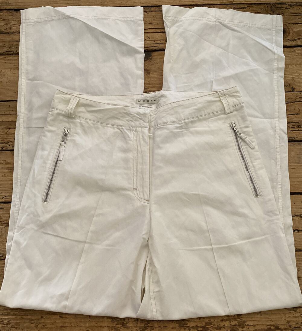 MODEE Womens Size 4 White Bootcut Casual Pants